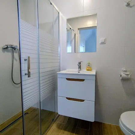 Privatunterkunft Family Homes - *