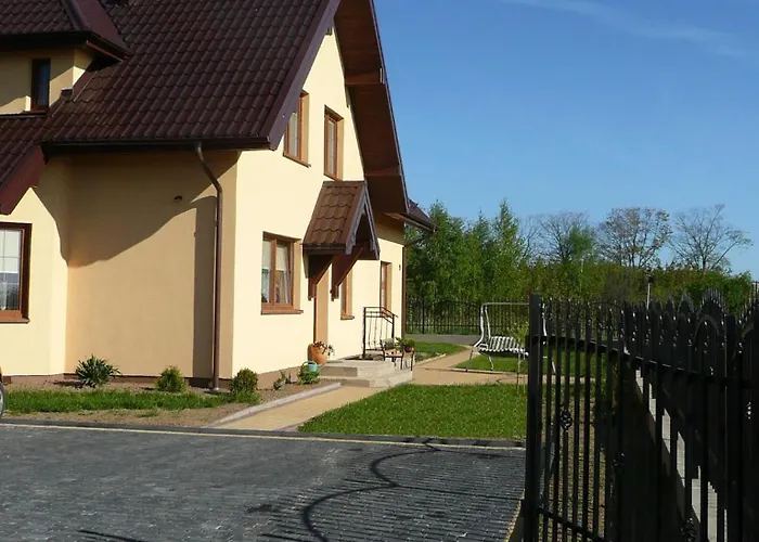 Проживание в семье Family Homes - *