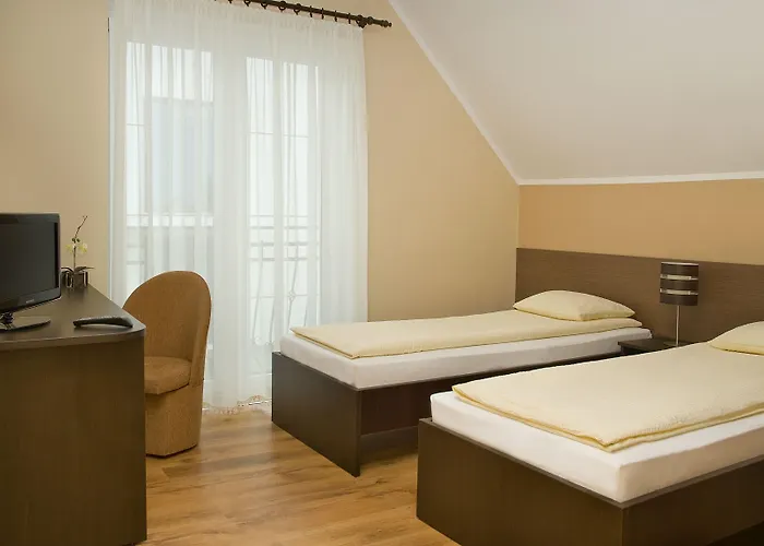 Проживание в семье Family Homes - *